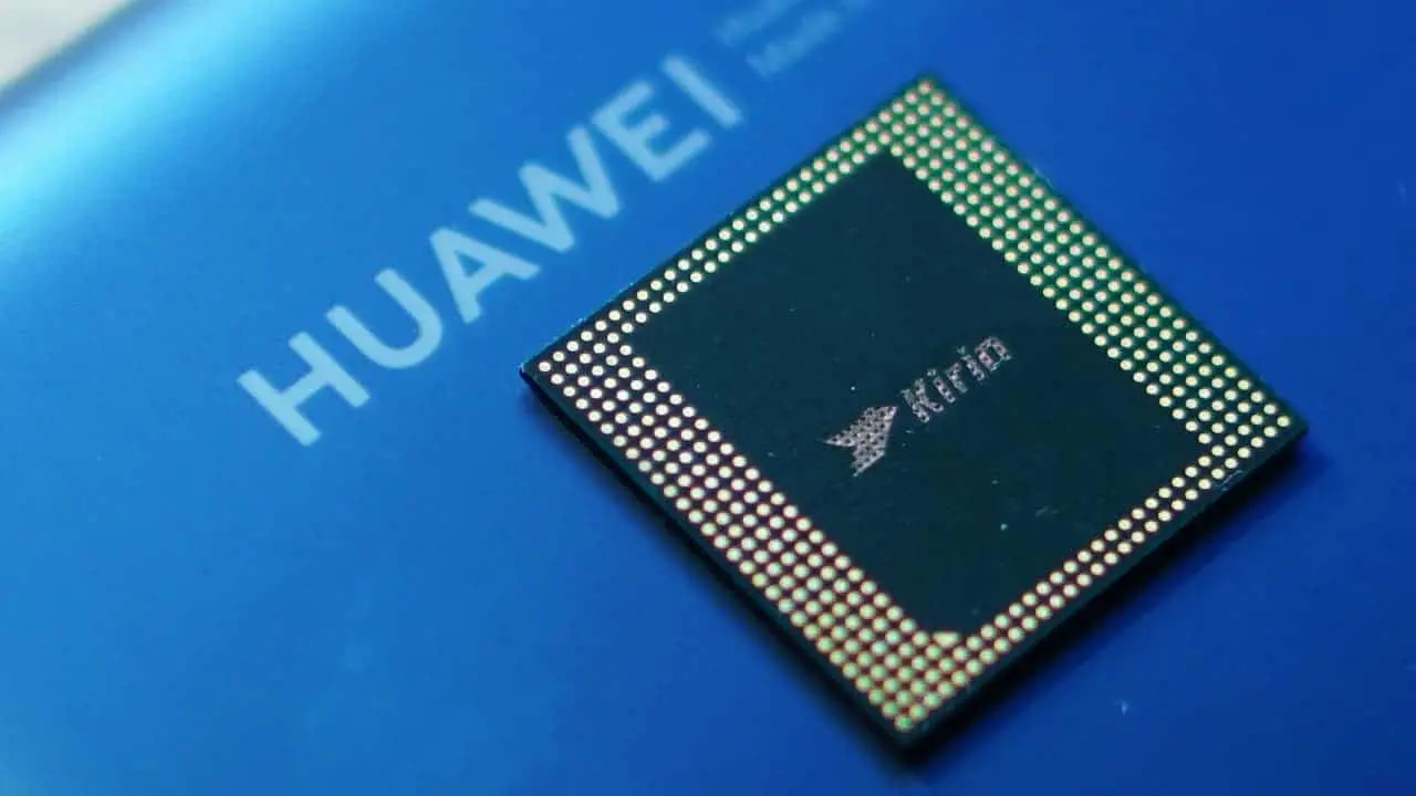 Det modifierade Kirin 9000s-chippet fick poäng i Geekbench i nivå med Snapdragon 865 från fyra år sedan