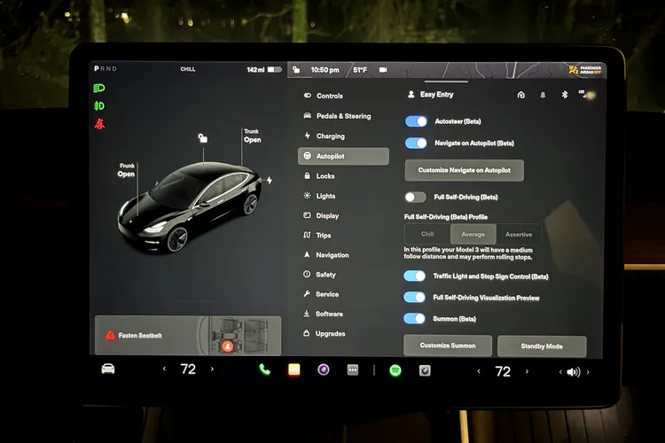 Tesla-hackare avslöjar hemligt "Elon-läge" för att använda FSD handsfree