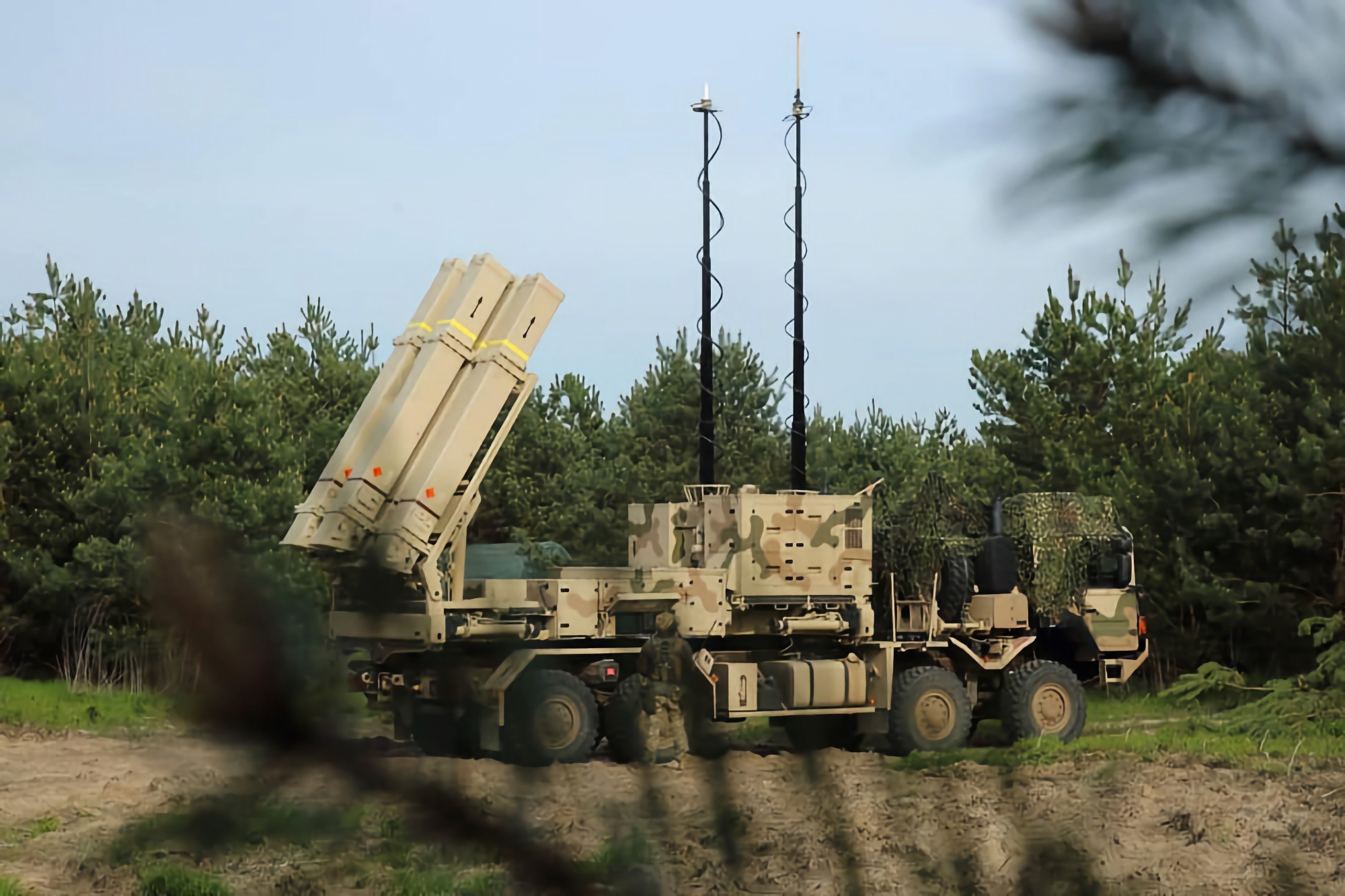 IRIS-T SLM, IRIS-T SLS missiler, TRML-4D radar, Vector UAV och MARS II MLRS ammunition: Tyskland ger Ukraina ny vapenpakt