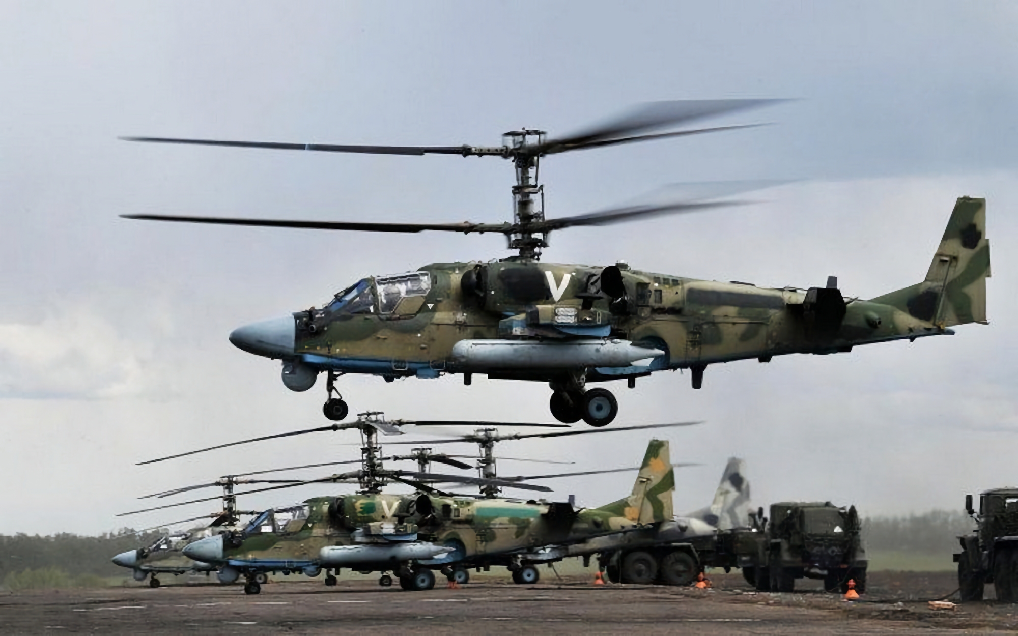 Sju helikoptrar av typen Ka-52 och två Mi-8: Oryx militära analytiker berättade hur mycket rysk utrustning AFU förstörde som ett resultat av ATACMS-angreppet på flygfält