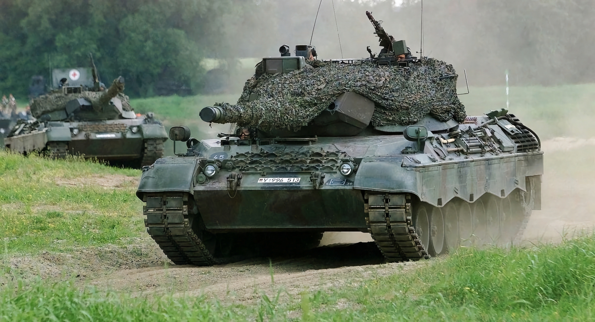Stridsvagnar av typen Leopard 1A5, terrängfordon av typen Bandvagn 206, UAV:er av typen VECTOR och lastbilar av typen Zetros: Tyskland ger Ukraina ett nytt vapenpaket