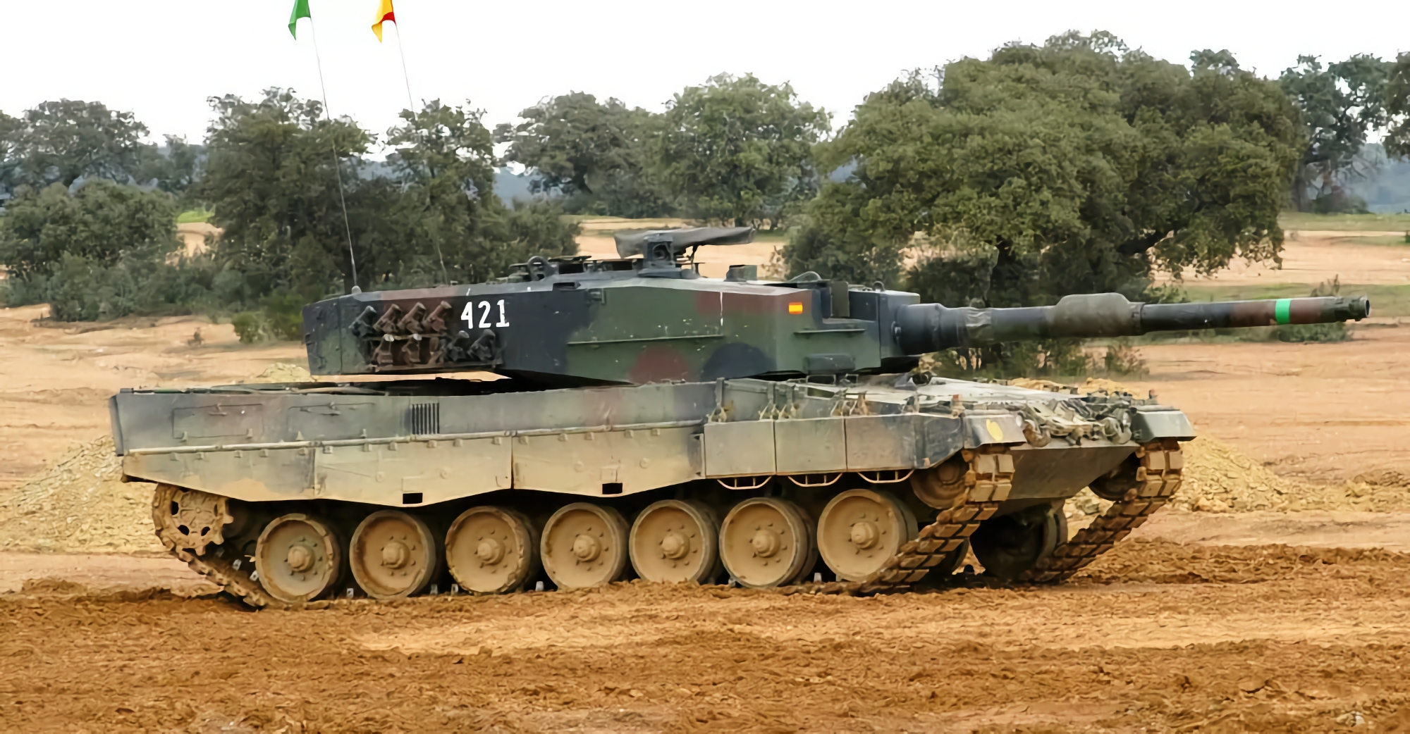 Officiellt: Spanien har skickat ytterligare en omgång Leopard 2-stridsvagnar och M113-pansarfordon till Ukraina