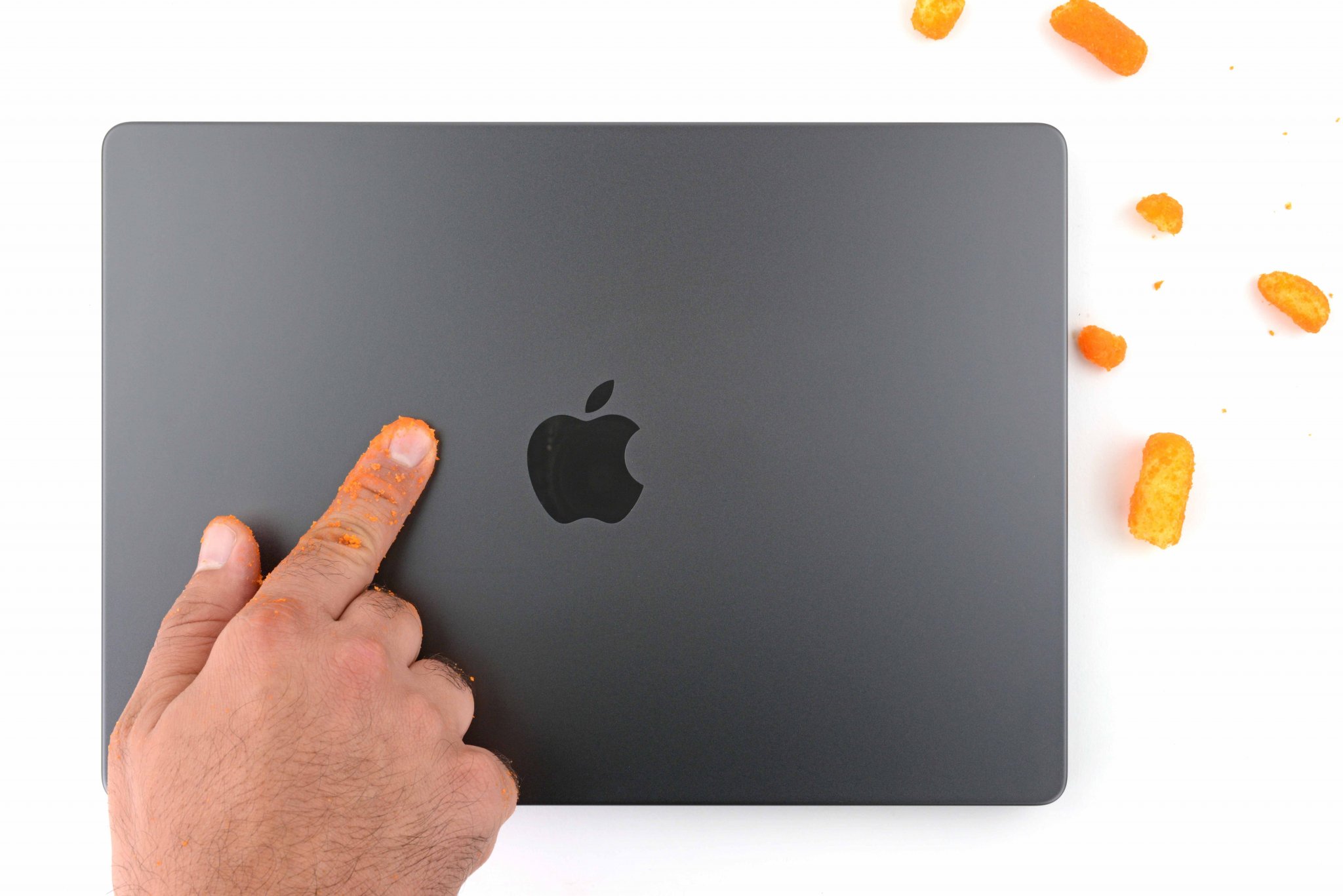 iFixit plockade isär den nya MacBook Pro M3 och förklarade varför fodralet är mörkare och samlar färre fingeravtryck