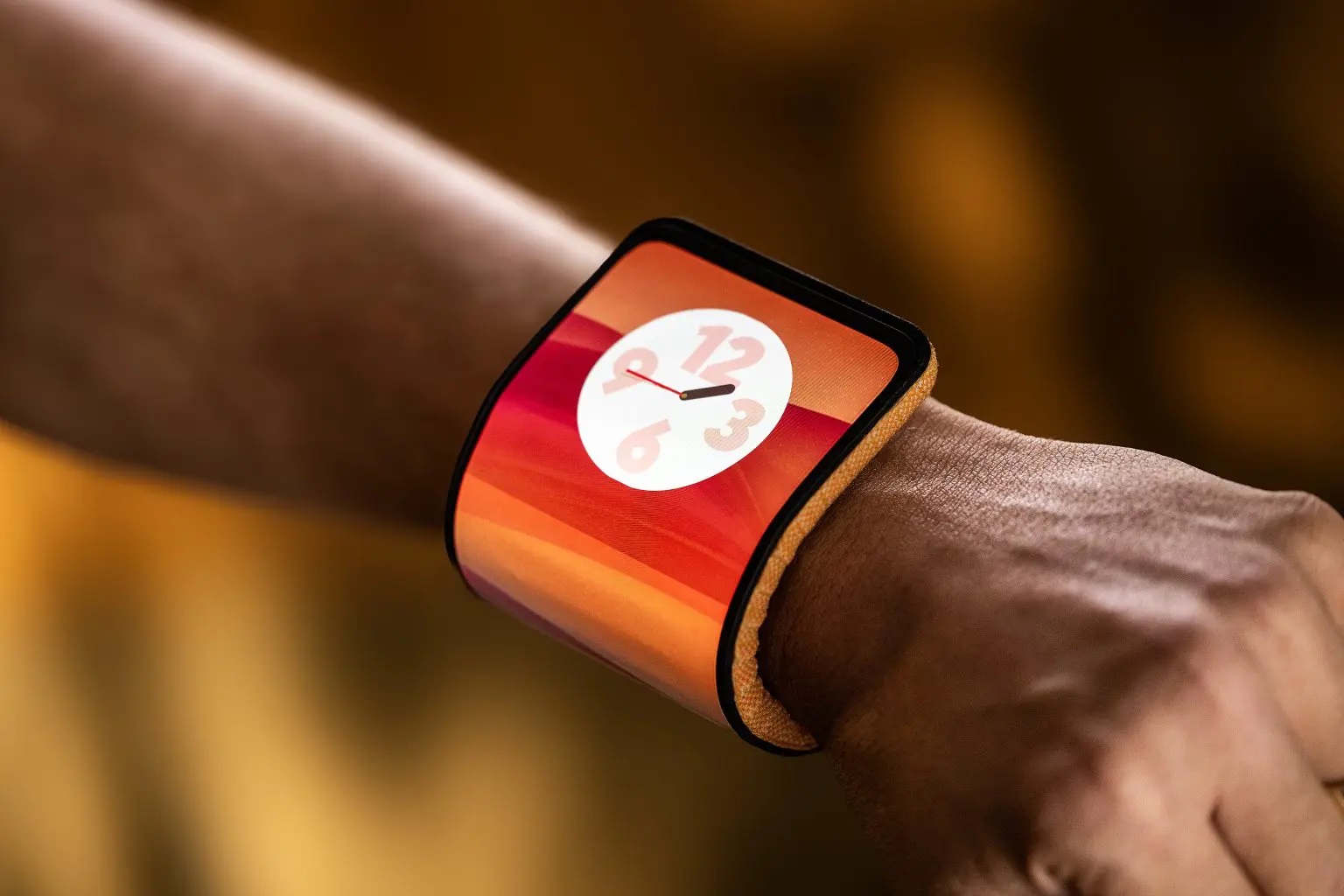 Motorola har presenterat ett flexibelt smartphone-armband som kan bäras på handleden istället för en klocka