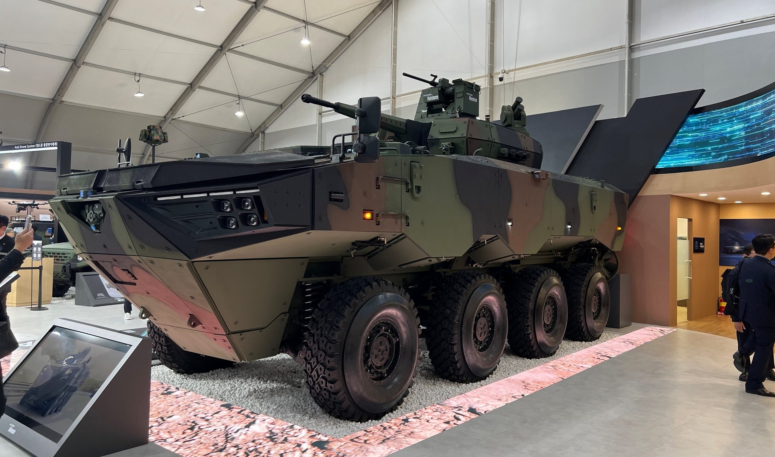 Hyundai Rotem vill förse den ukrainska armén med nya N-WAV 8x8 infanteristridsfordon