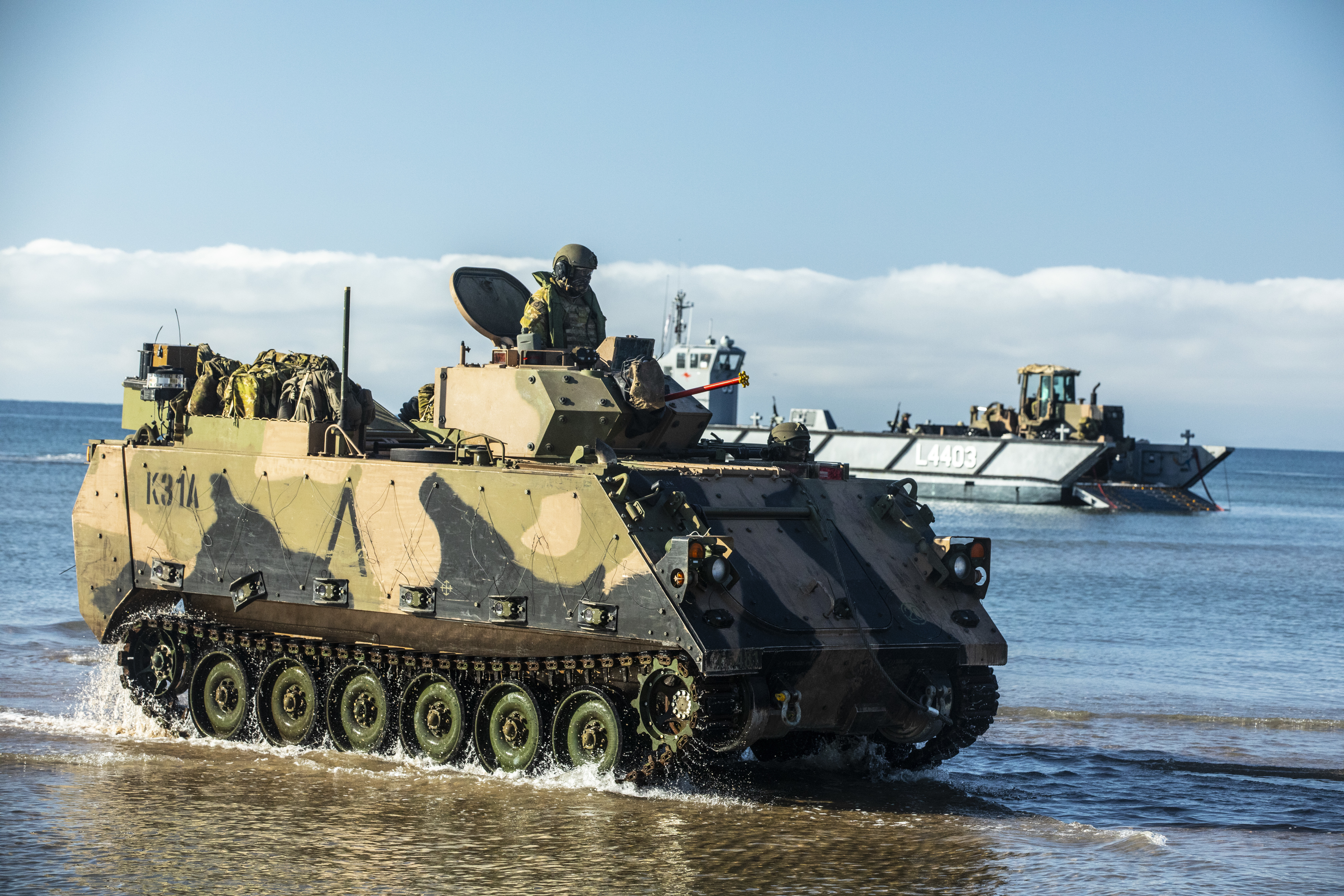 M113 pansarskyttefordon, MAN 40M lastbilar och 105 mm artillerigranater: Australien tillkännager nytt militärt stödpaket på 74 000 000 USD till Ukraina