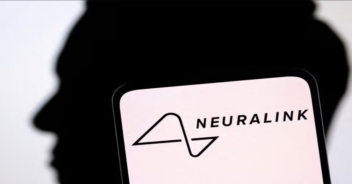 Första Neuralink-patienten som kan styra en datormus med sina sinnen