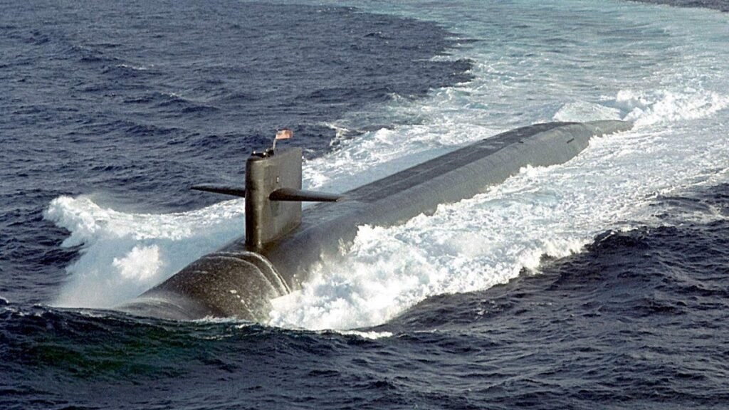 En amerikansk atomdriven ubåt av Ohio-klass med 20 Trident II interkontinentala ballistiska missiler och kärnvapen har anlänt till Sydkorea för första gången sedan 1981