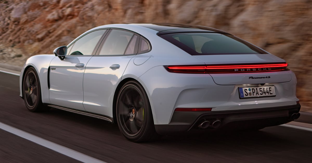 Porsche presenterar två plug-in hybrider Panamera 4 E-Hybrid och 4S E-Hybrid med en räckvidd på upp till 96 km på eldrift