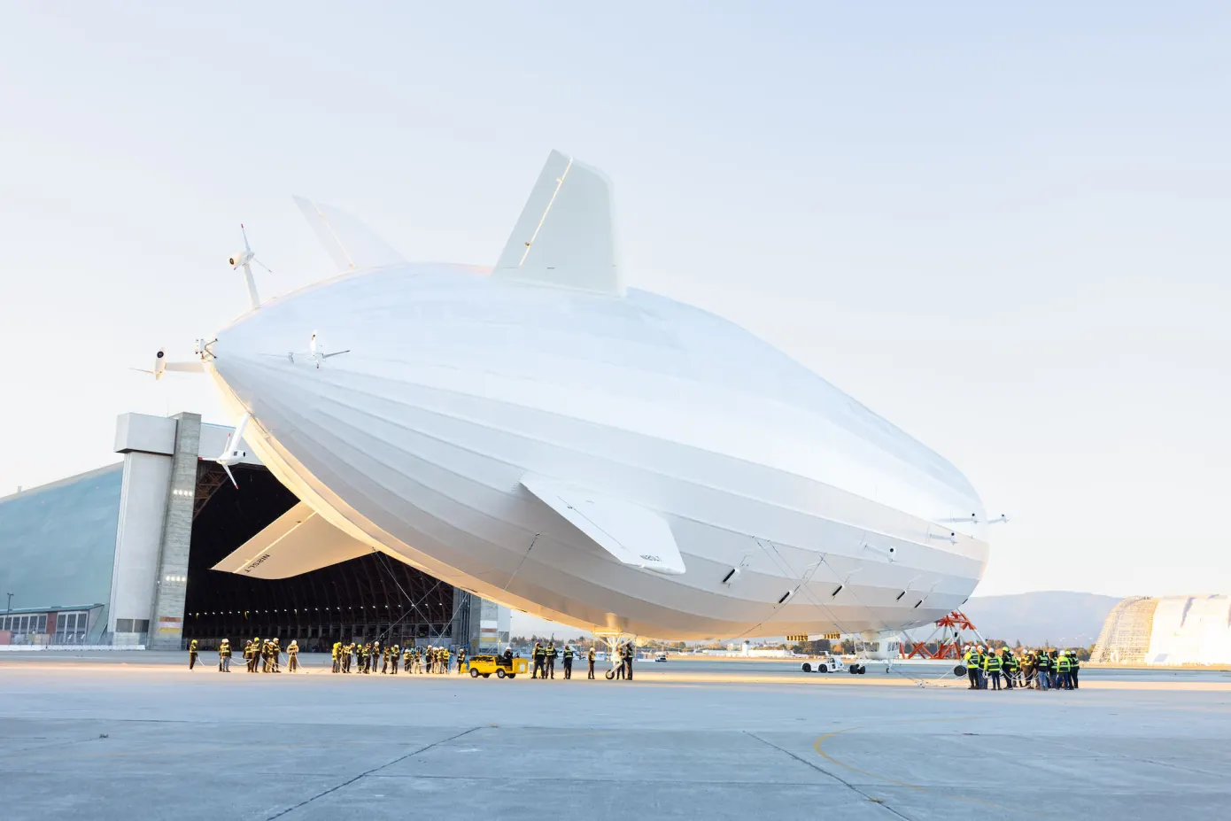 LTA Research har börjat testa det 124,5 meter långa luftskeppet Pathfinder 1, vilket gör det till världens största existerande flygmaskin