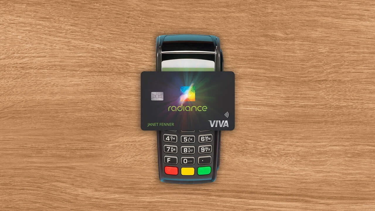 Ett bankkort med en flexibel OLED-skärm har avtäckts: varför är den där?