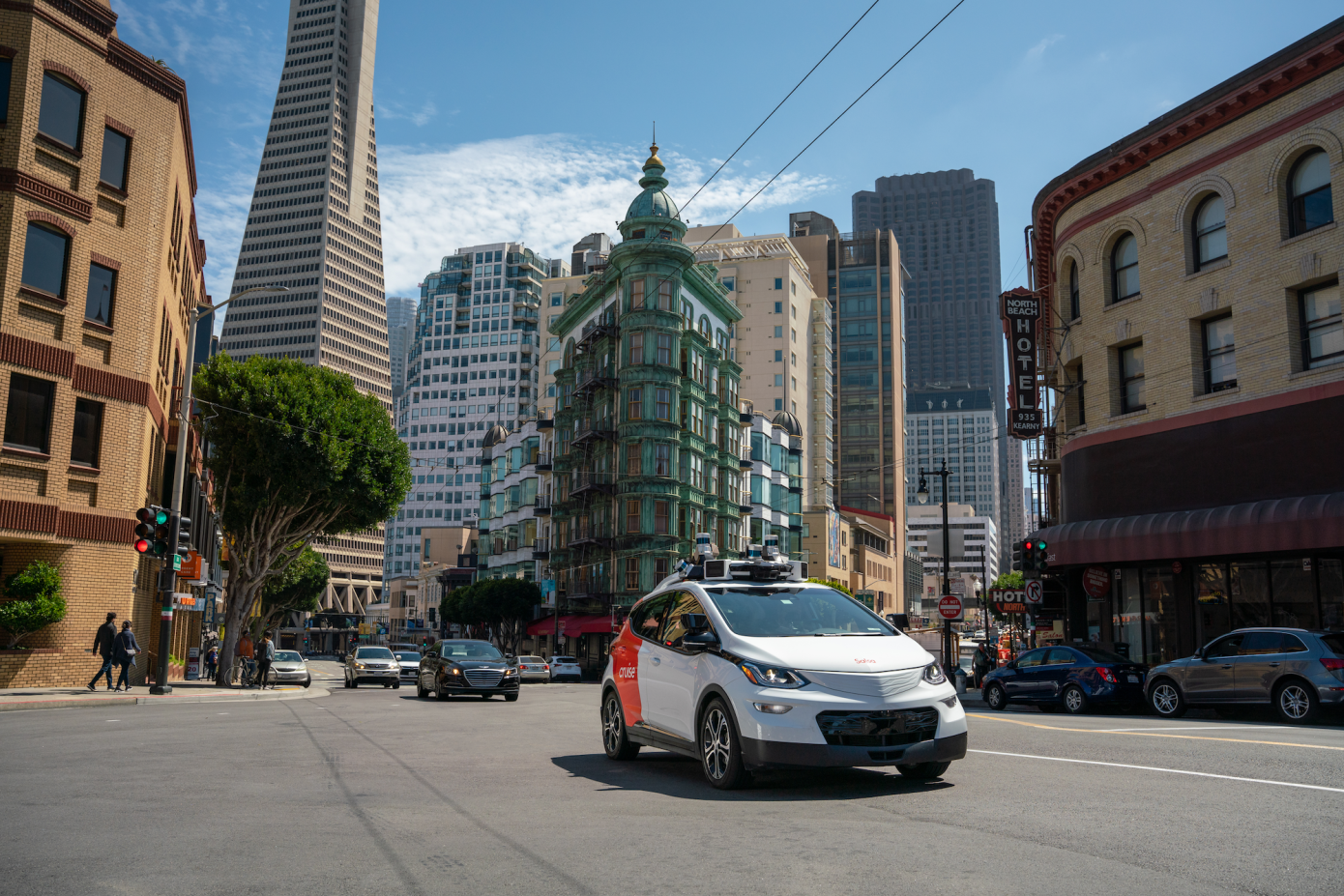 San Francisco begär granskning av tillstånden för Cruise och Waymo robotaxi-nätverksexpansion