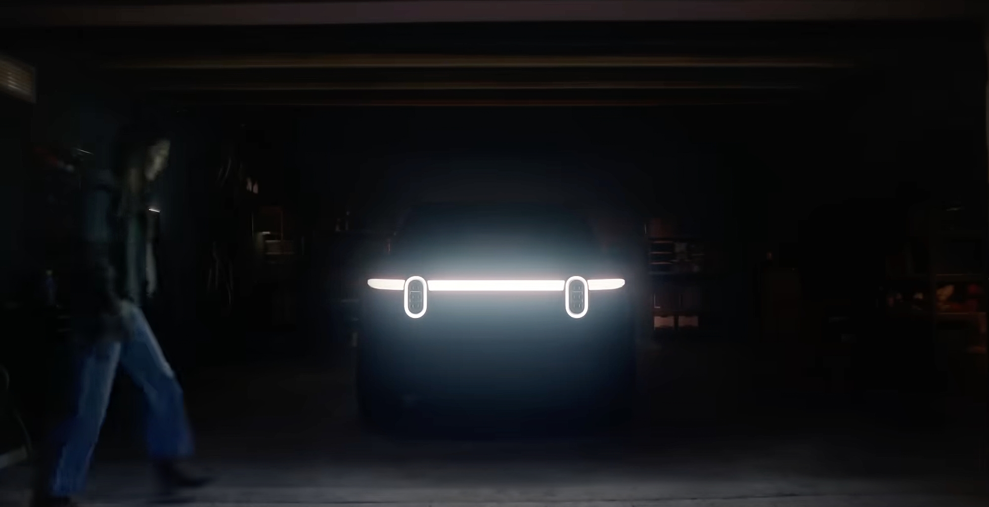 En konkurrent till Tesla Model Y, Hyundai Ioniq 5 och Kia EV6: Rivian har avslöjat den första teasern av den elektriska SUV:en R2