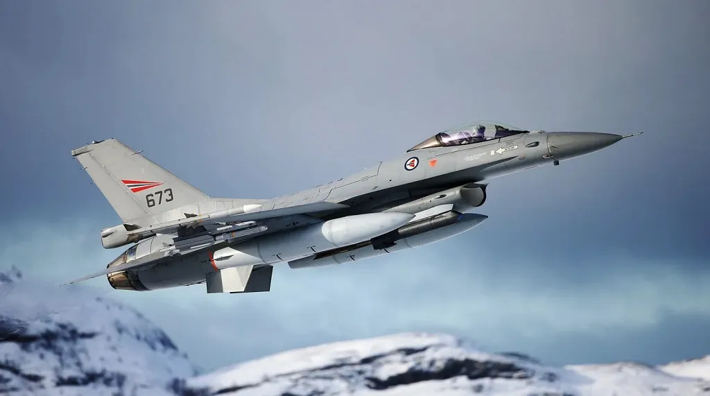 Ukraina har gått med på att ta emot 50-60 amerikanska jaktplan av fjärde generationen F-16 Fighting Falcon, men behöver 160 plan för luftparitet