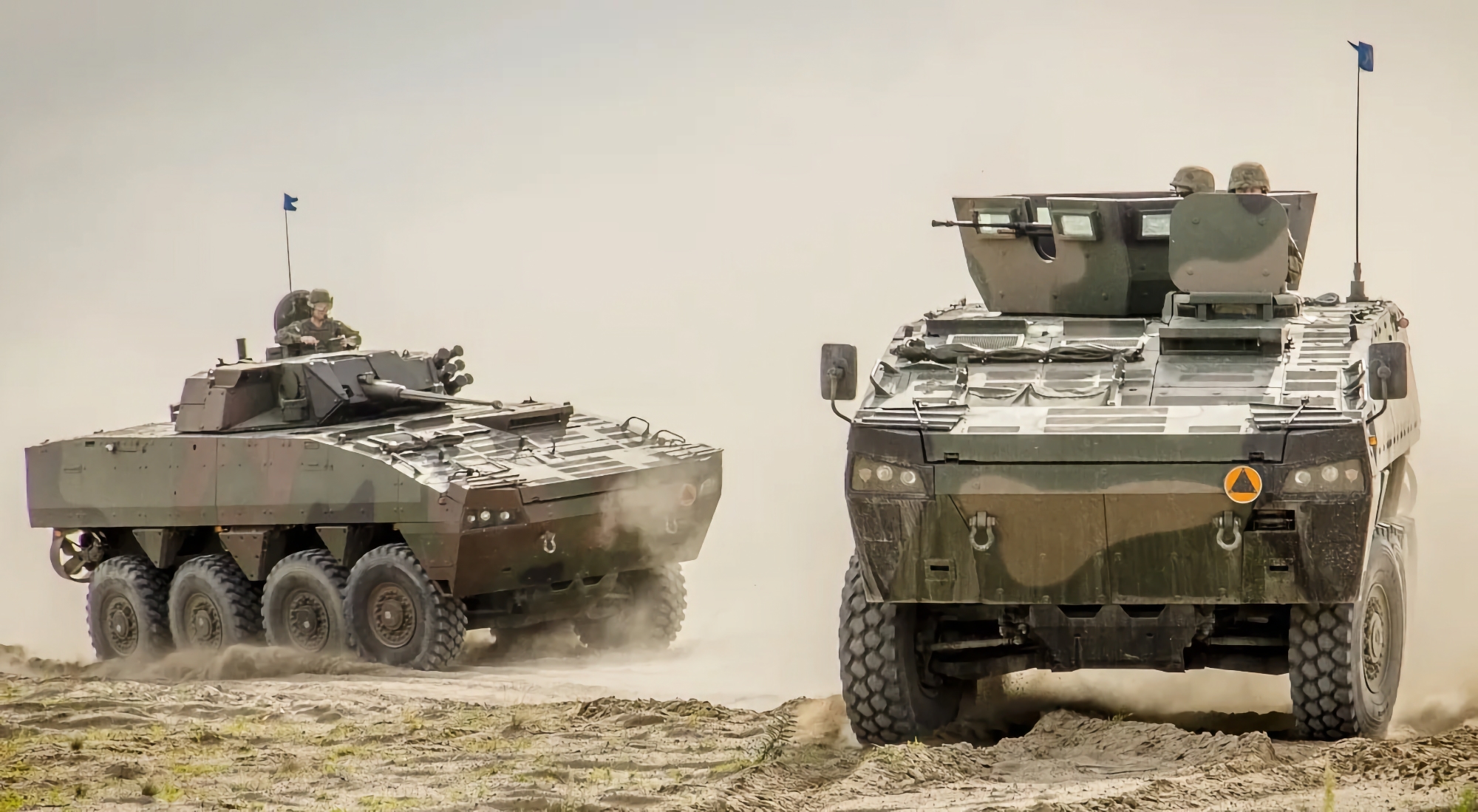 AFU använder redan polska Rosomak pansarfordon, stridsfordonen visas i videon tillsammans med Stridsvagn 122 stridsvagnar och CV9040 BMP