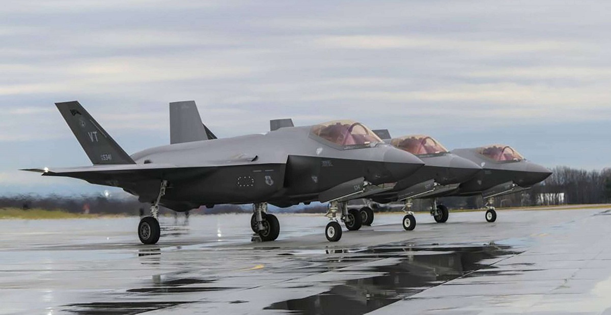 Tyndall Air Force Base har fått sin första leverans av femte generationens stridsflygplan F-35 Lightning II för att uppnå luftherravälde