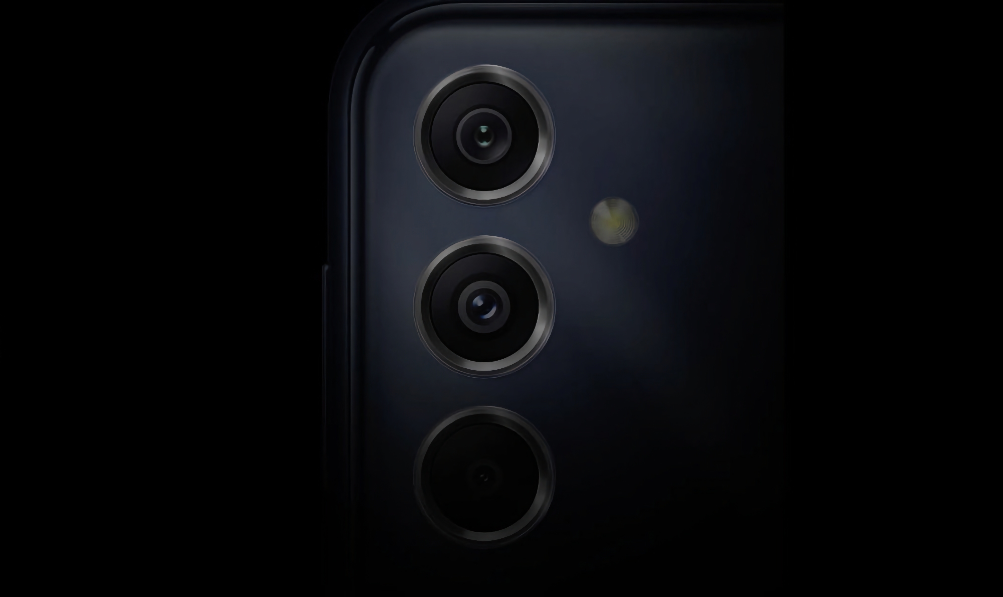 Samsung Galaxy M44 med trippelkamera har dykt upp på bild