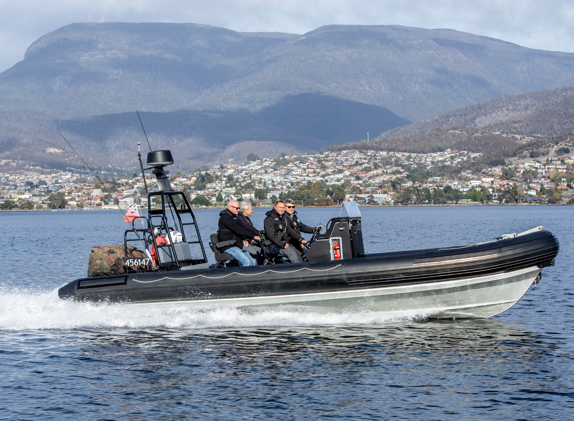 Ukraina får australiska Sentinel 830R-båtar med moderna navigationssystem för tjänstgöring