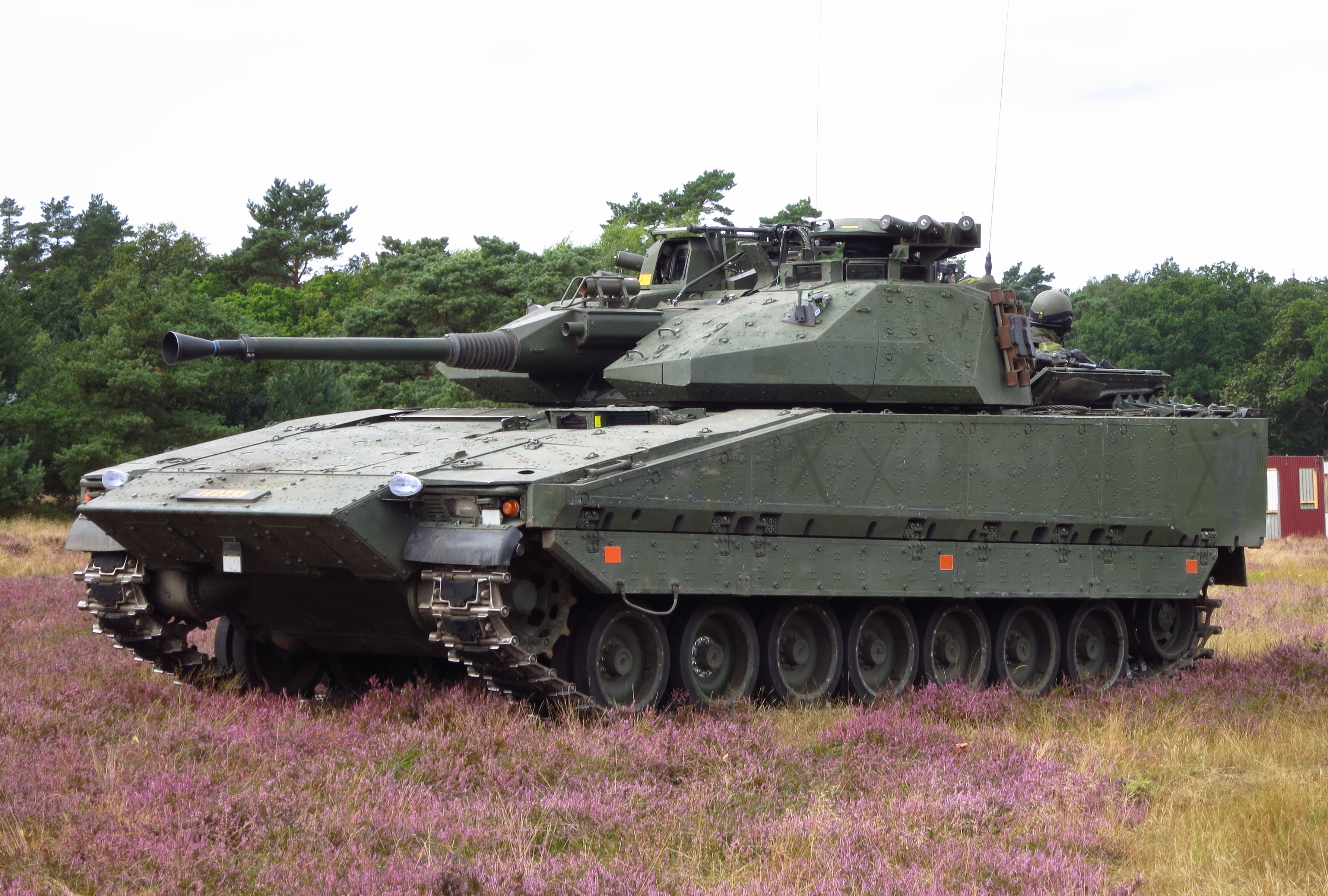 Svenska Stridsfordon 90 BMP anländer till Ukraina - Reznikov