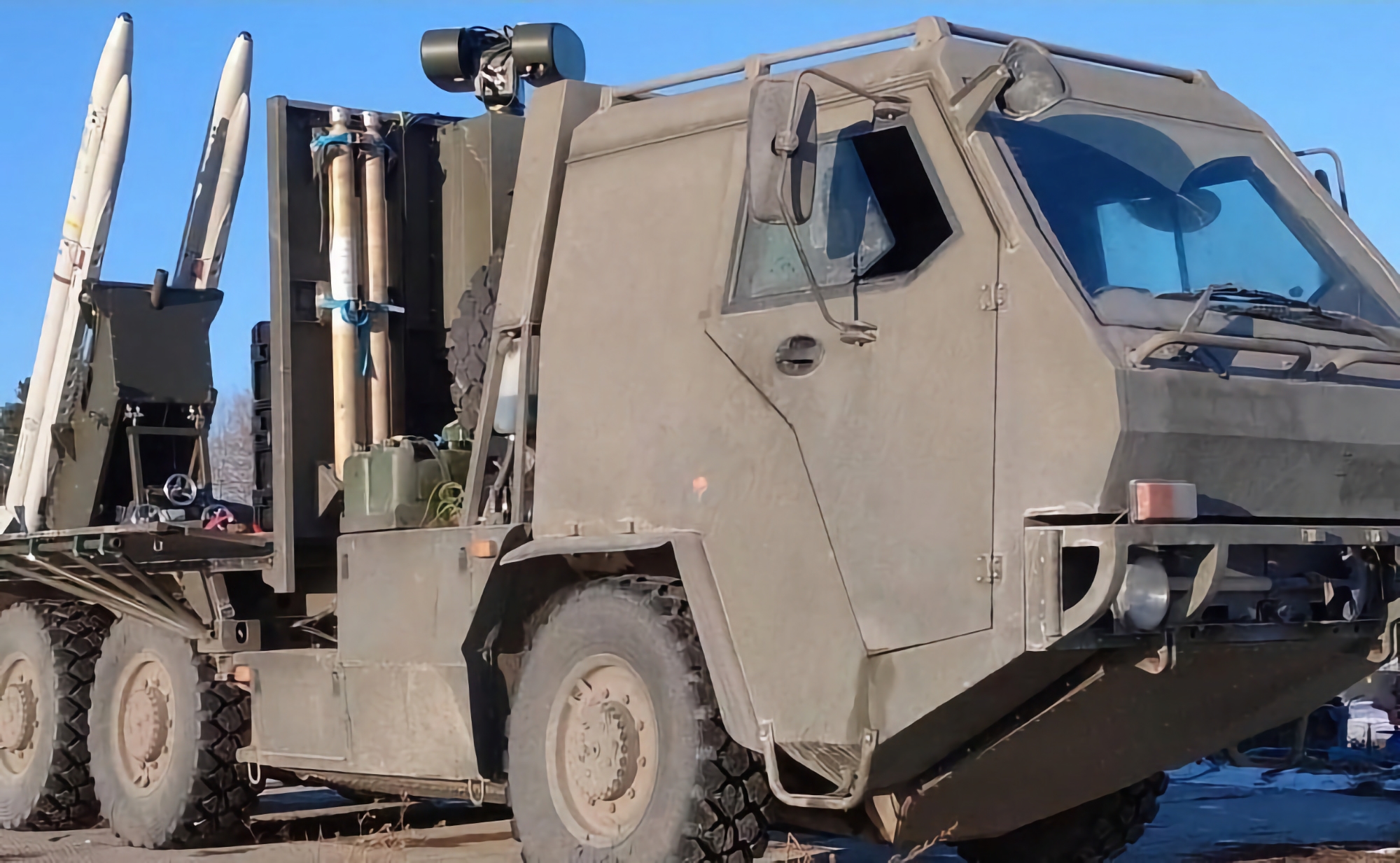 AFU visade för första gången på video ett brittiskt luftvärnssystem baserat på en Supacat HMT-lastbil och utrustat med AIM-132 ASRAAM-missiler.