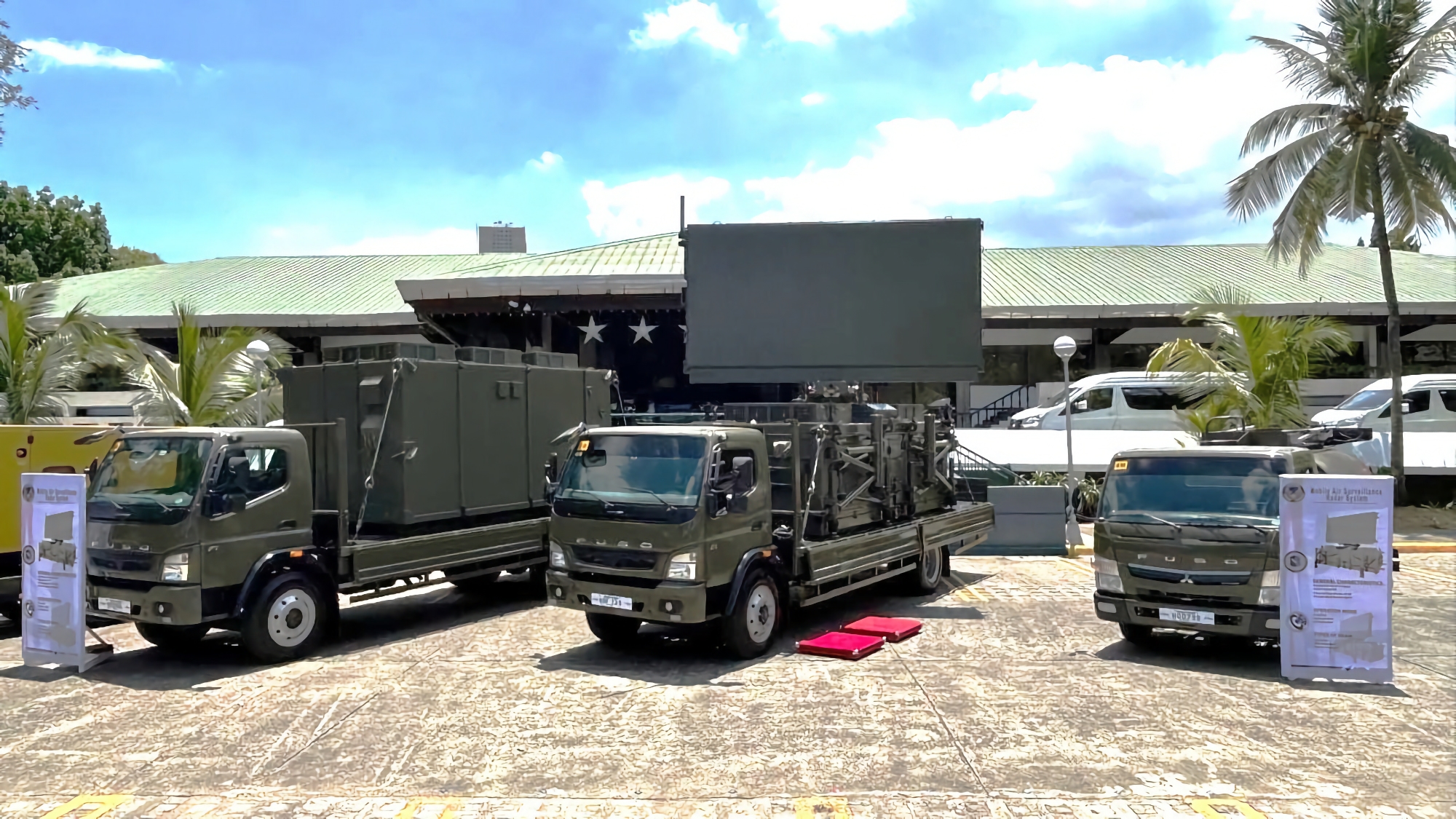 Japan har överlämnat radarstationen för tidig upptäckt TPS-P14ME till Filippinerna, baserad på en Mitsubishi Fuso Super Great lastbil.