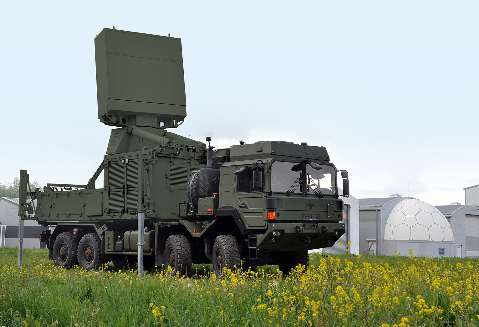 Tyskland ger Ukraina ett nytt stödpaket med TRML-4D-radar, BIBER-brobyggare och Mercedes-Benz Zetros-lastbilar