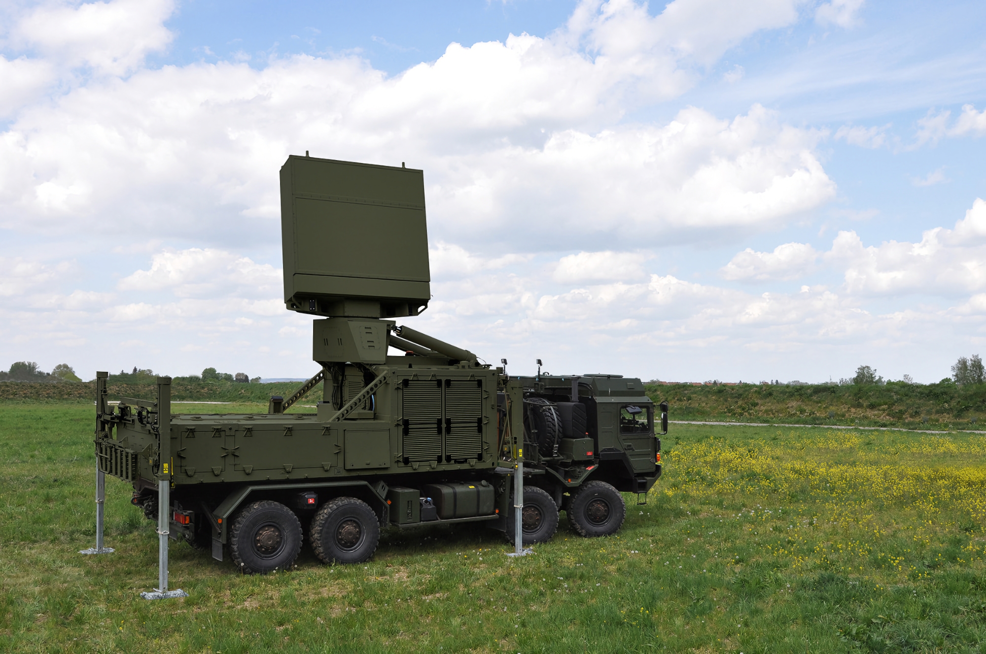 Primoco ONE UAV, TRML-4D radar, HX81 traktorer och MAN TGS lastbilar: Tyskland ger Ukraina ett nytt vapenpaket