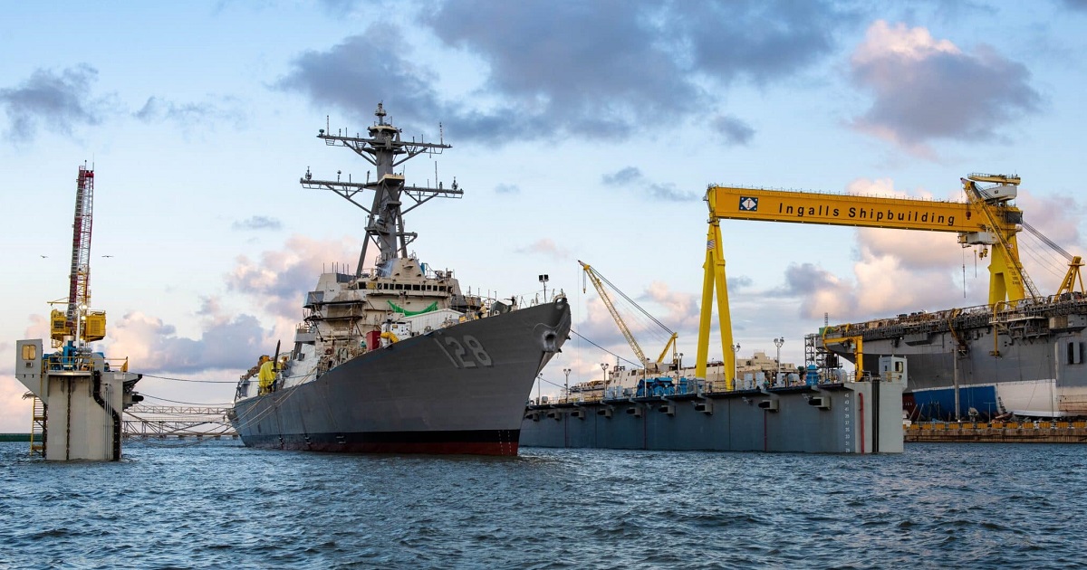 Ingalls Shipbuilding har sjösatt en Ted Stevens-klass Arleigh Burke Flight III styrd robotjagare för den amerikanska flottan