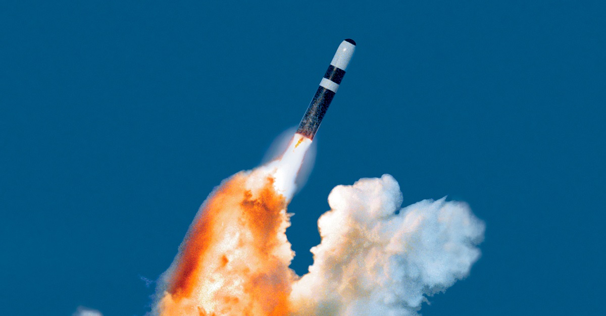 Storbritannien investerar mer än 1 miljard USD för att förlänga livslängden på de kärnvapendrivna interkontinentala ballistiska missilerna Trident II med en räckvidd på mer än 12 000 km