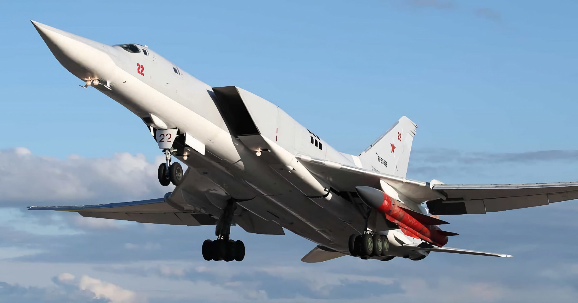 Ukrainas luftvärnssystem har för första gången förstört ett ryskt strategiskt bombplan av typen Tu-22M3 med Kh-22 kryssningsrobotar