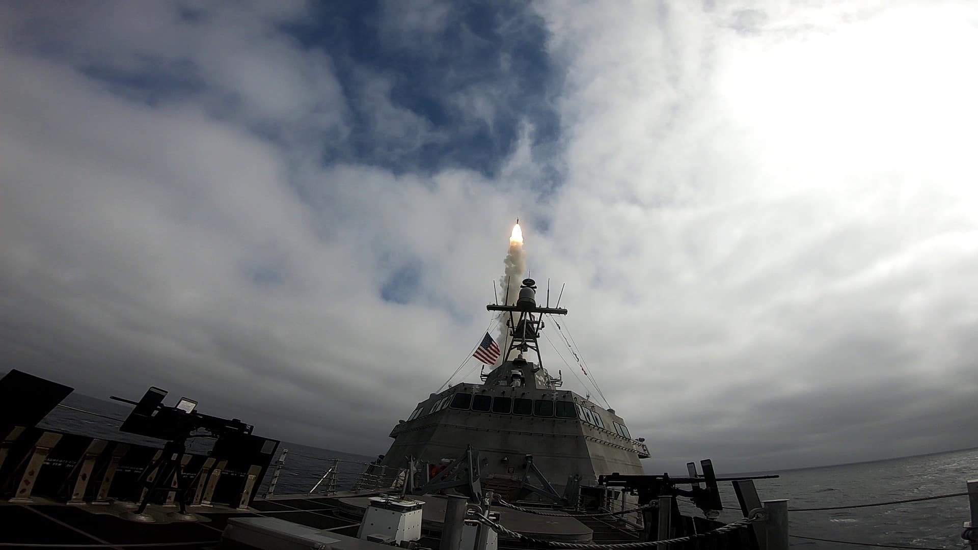 Det amerikanska kuststridsfartyget USS Savannah har för första gången avfyrat missilförstöraren Standard Missile 6, som kan attackera luft- och markmål