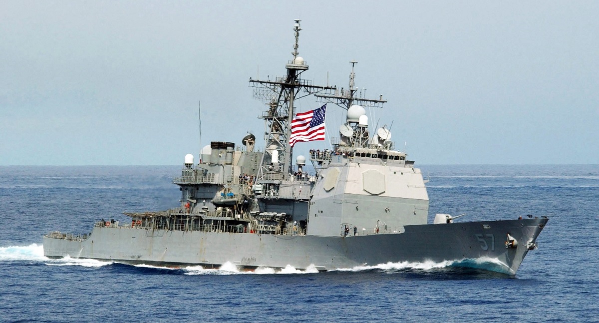 Den amerikanska flottan har tagit kryssaren USS Lake Champlain ur drift efter 35 års tjänst - krigsfartyget var bärare av Tomahawk-missiler, överlevde en explosion och en kollision med ett fiskefartyg