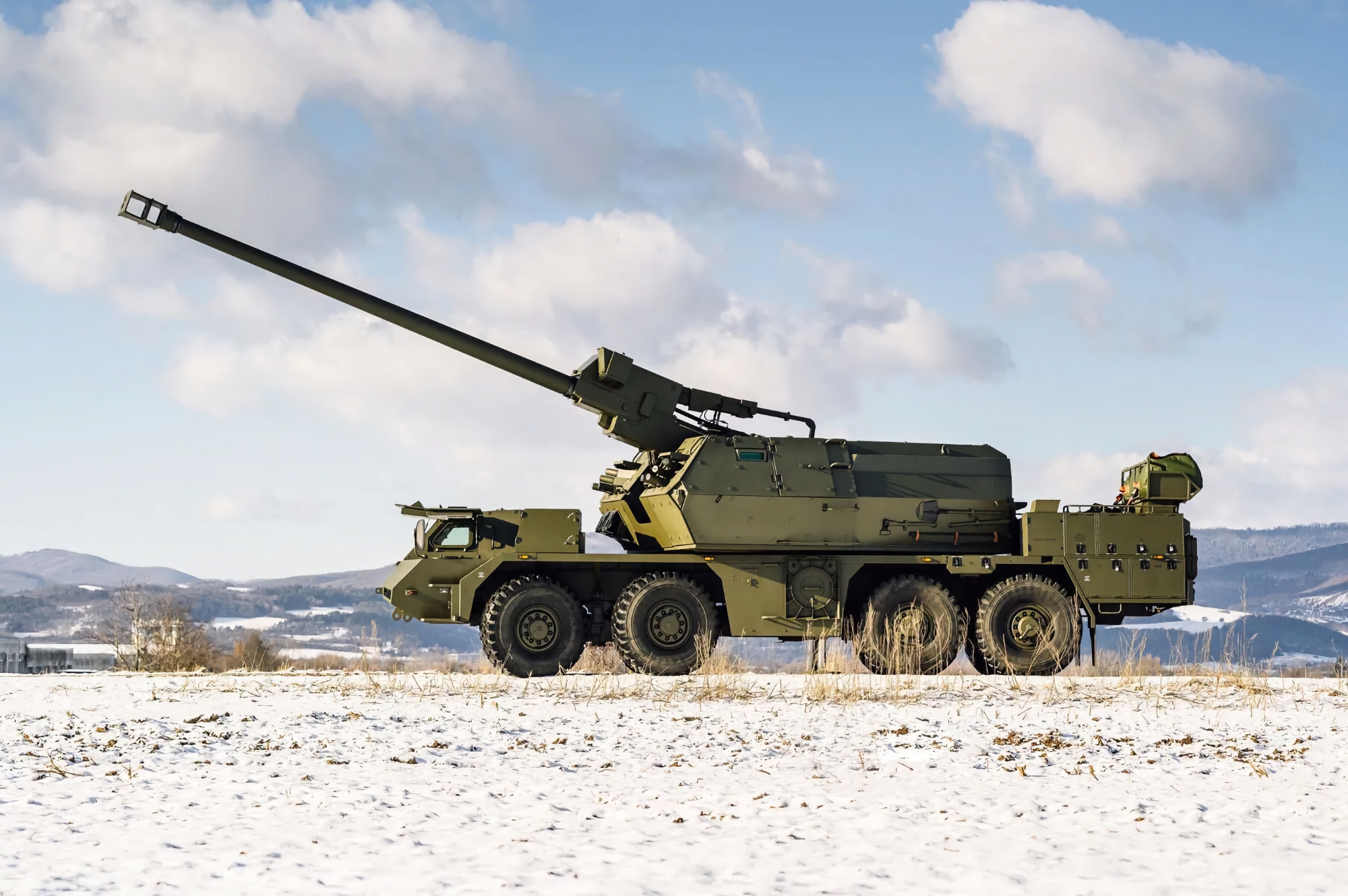 Den 1 augusti kommer Slovakien att överlämna två självgående artillerienheter av typen Zuzana 2 till Ukraina, vilka köptes till AFU av Danmark, Norge och Tyskland.