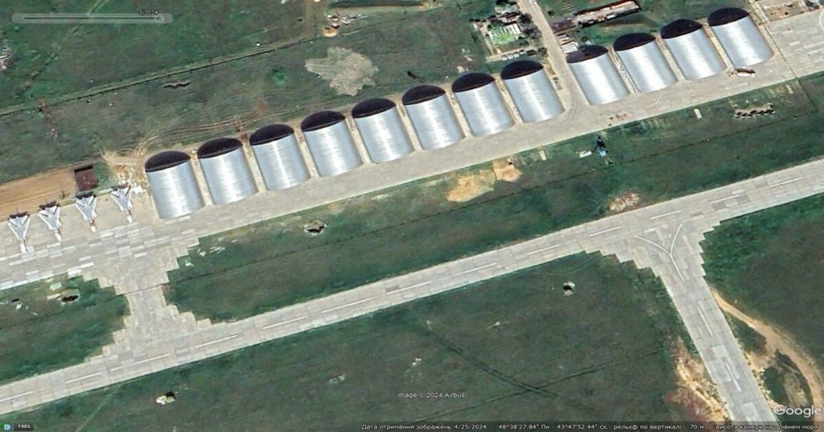 Ryssland har i all hast börjat bygga hangarer för att skydda sina flygplan från ukrainska drönare och missiler
