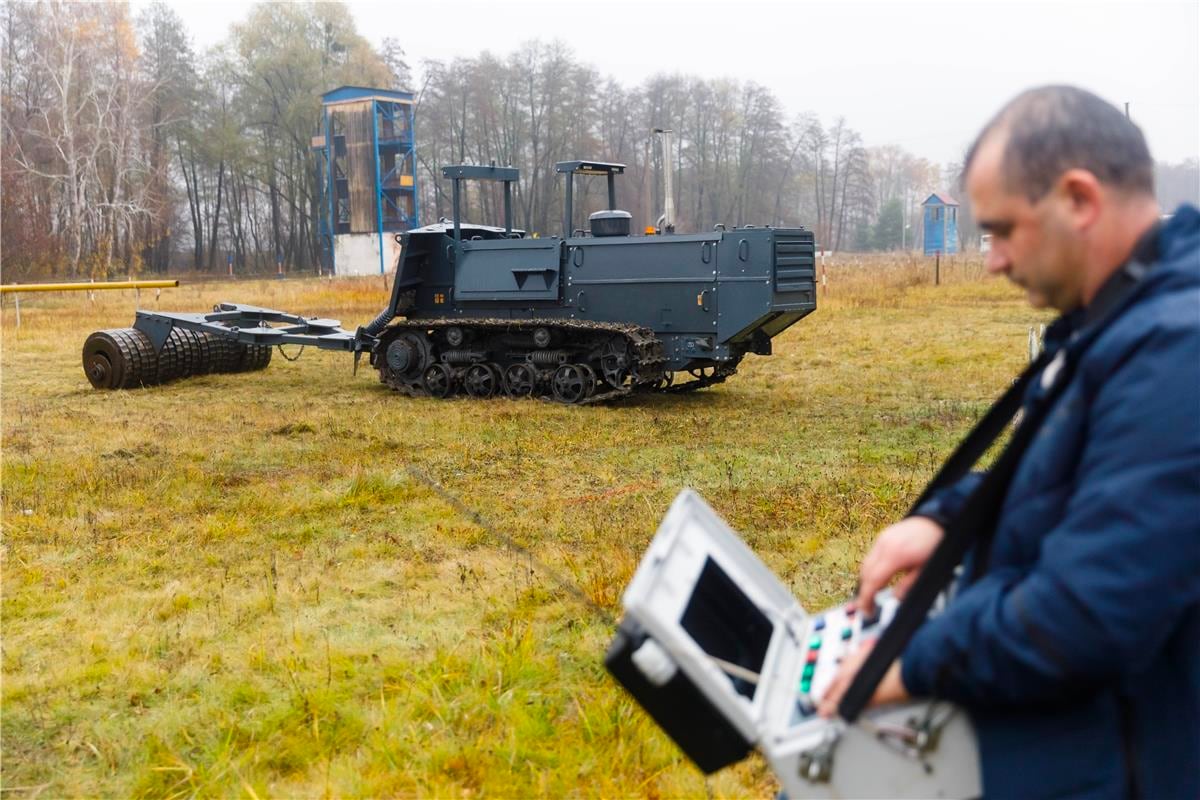 Tillverkare i Kharkiv har skapat en maskin för att förbereda mark för minröjning, den kostar 5,6 miljoner dollar och har redan överlämnats till sappers
