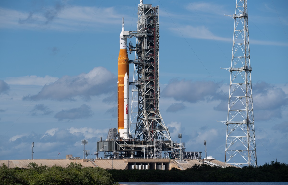 NASA har framgångsrikt testat en uppgraderad RS-25-motor som kommer att användas i SLS-raketer för flygningar till månen