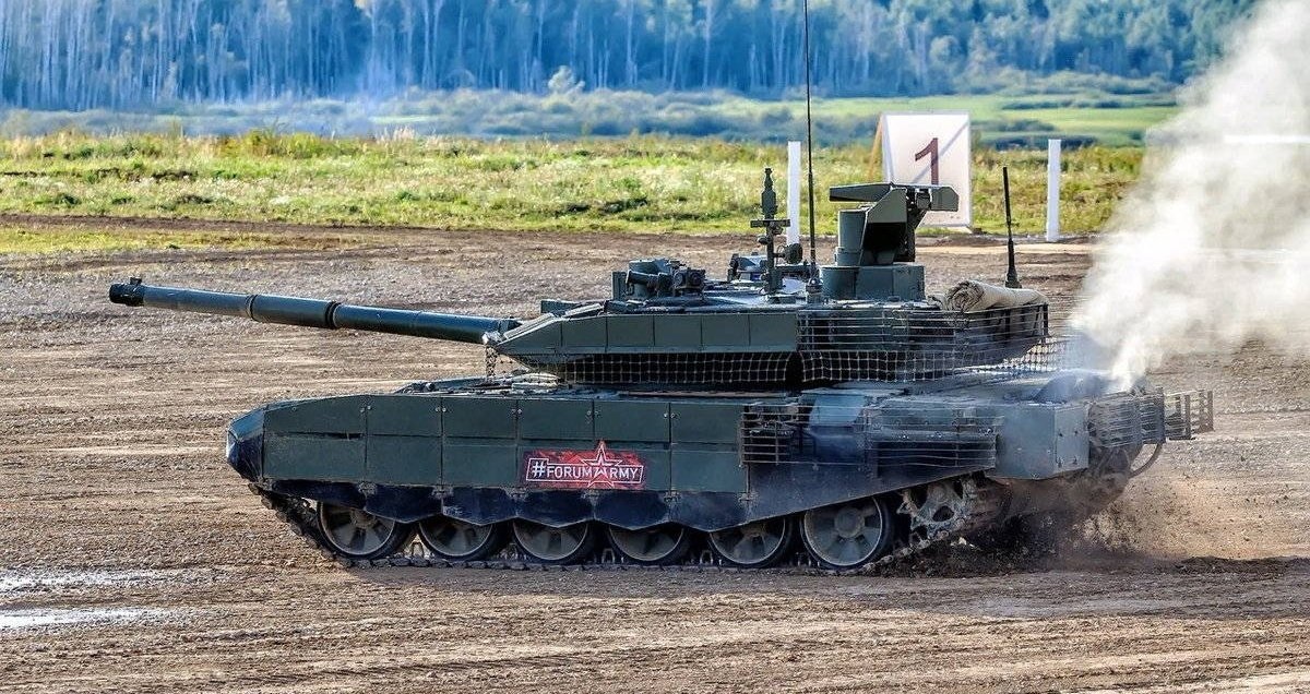 Ukrainsk militär visade på video en erövrad rysk T-90M "Breakthrough" stridsvagn värd upp till 4,5 miljoner dollar