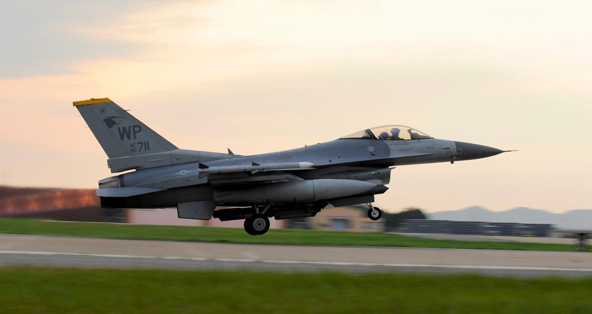 Kanada deltar i utbildningen av ukrainska piloter och personal för att flyga F-16 Fighting Falcon