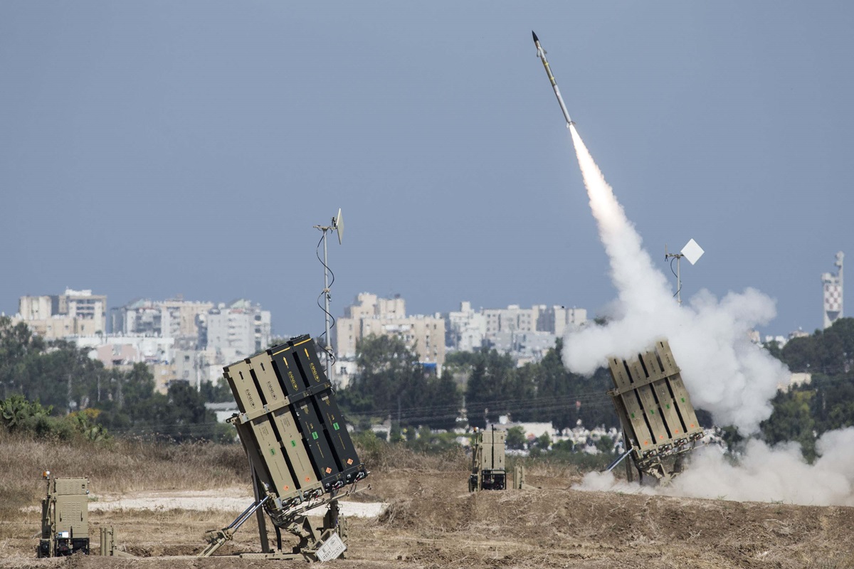 Israel har leasat två Iron Dome-batterier från USA i 11 månader och kan komma att köpa tillbaka dem på grund av den mest omfattande raketattacken på 50 år