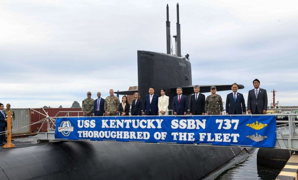 ABC News sände ett exklusivt inslag från den kärnvapenbestyckade ubåten USS Kentucky (SSBN-737), som kan bära kärnvapen och nyligen anlände till Republiken Korea