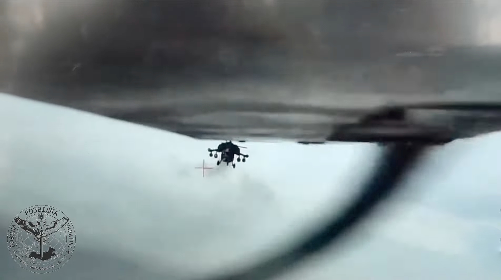 Unikt filmmaterial: Ukrainsk underrättelsetjänst visade video av hur två ryska helikoptrar och ett flygplan misslyckades med att förstöra en ukrainsk UAV nära Krim