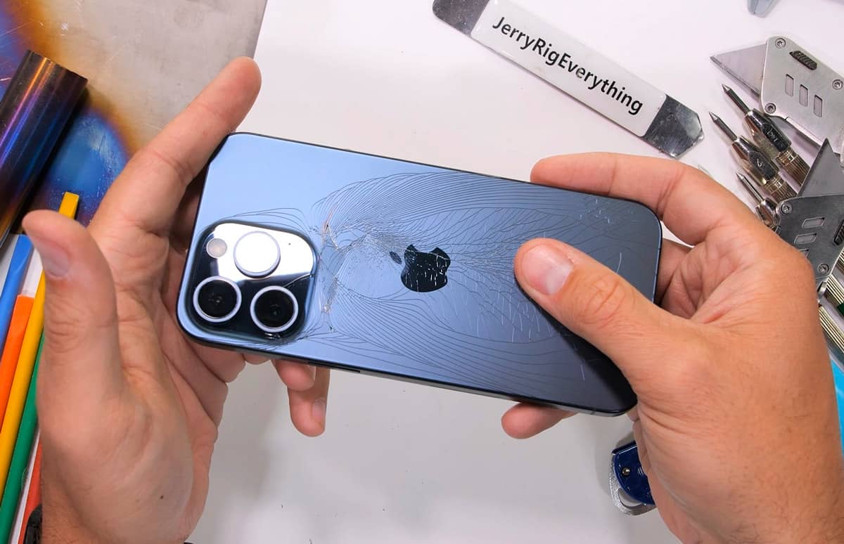 iPhone 15 Pro Max i titan klarar inte hållbarhetstestet (video)