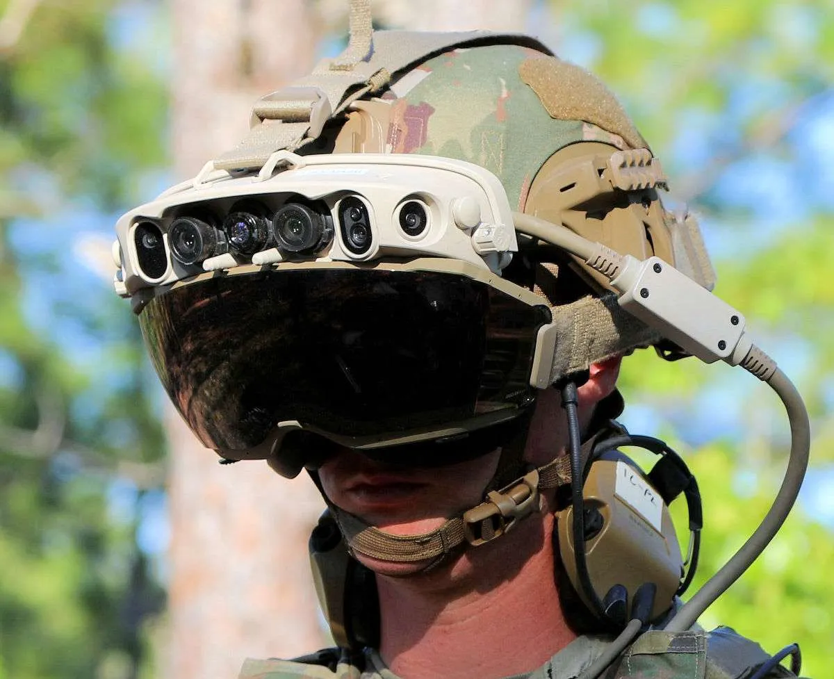 Microsoft kommer att ge den amerikanska armén en militär version av HoloLens för intensiva tester - Pentagon vill spendera mer än 20 miljarder dollar på att köpa 121 000 mixed reality-headset