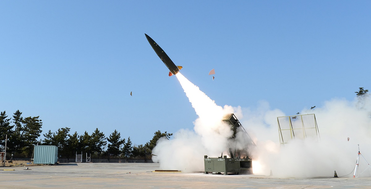 Republiken Korea investerar 218 miljoner USD i utvecklingen av den taktiska ballistiska missilen KTSSM-II för att bekämpa nordkoreanska bunkrar och missilsystem