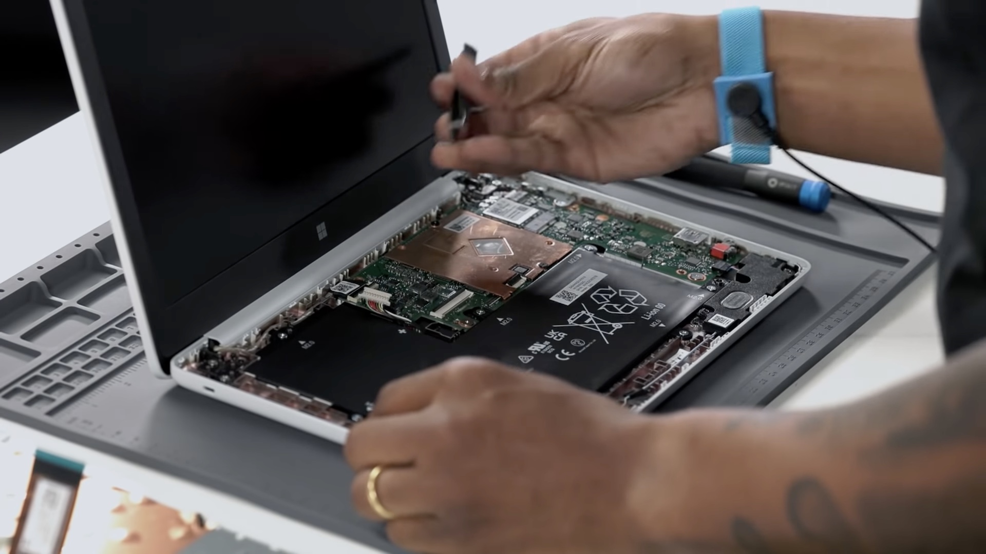 Microsoft har börjat sälja reservdelar till Surface-enheter så att användarna själva kan utföra reparationer utanför garantin