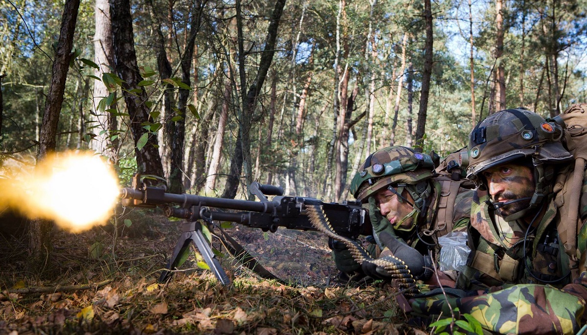Nederländerna köper ett okänt antal belgiska 7,62 mm FN MAG-maskingevär för 121 miljoner USD till Ukraina