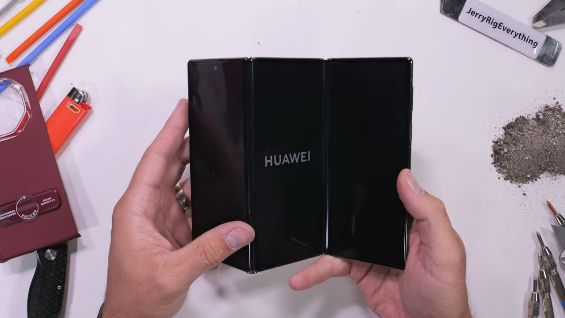 Huawei Mate XT trippelvikbar smartphone misslyckas med kraschtest (video)