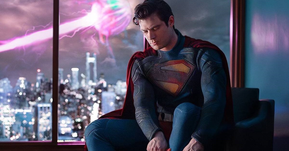James Gunn avslöjar det första fotot av David Corensworth som den nya Superman: men vad är den mystiska varelsen i bakgrunden?