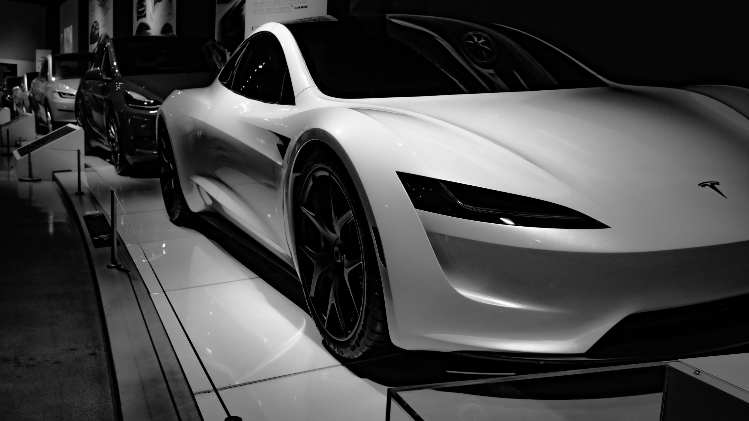 Tesla vill börja producera Roadster elbilar i år