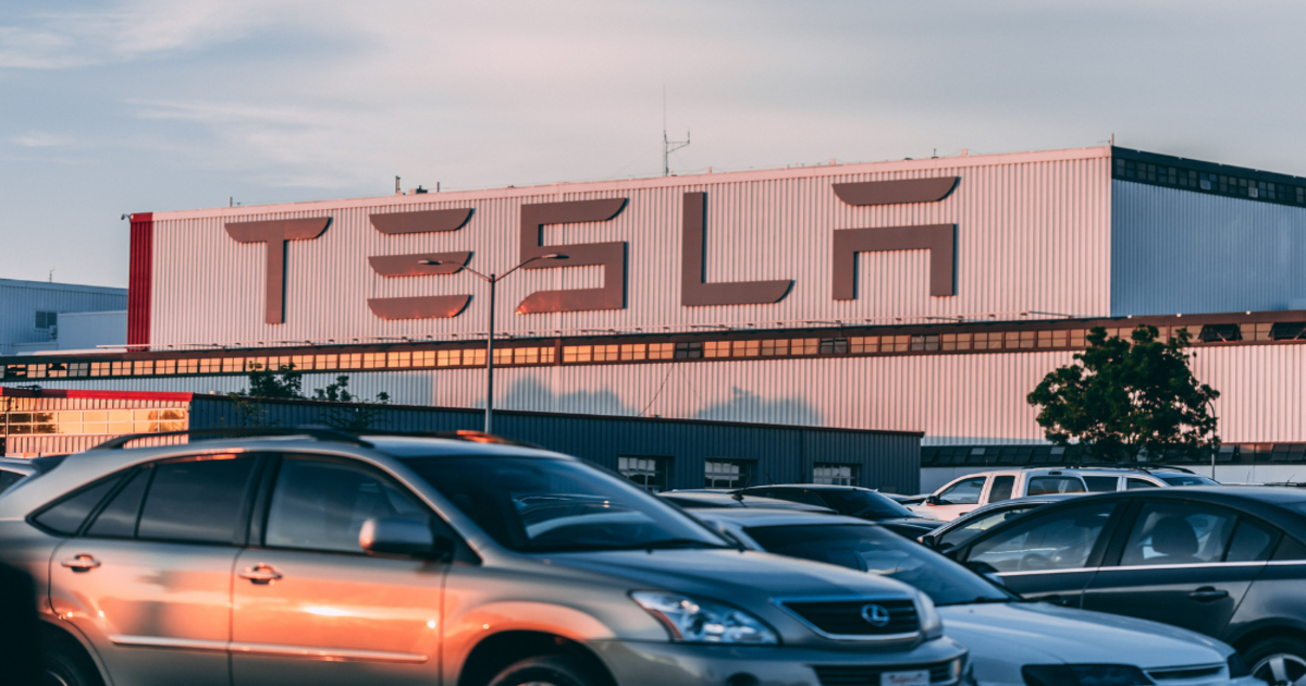 En olycka och autopilot: Tesla löser stämningsansökan om dödlig krasch